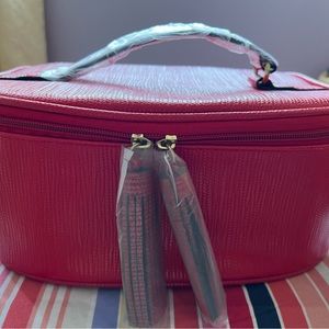 NWOT Cosmetic bag case